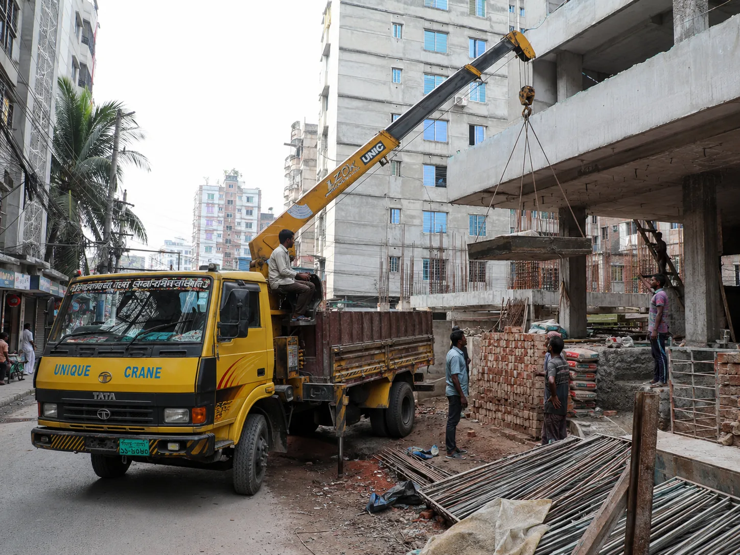 Urban slab lifting with unique crane