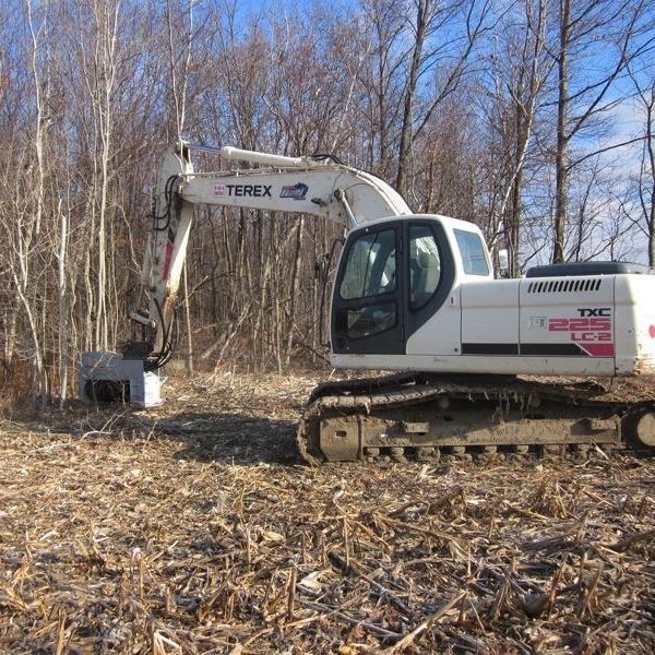 operator using terex txc 225